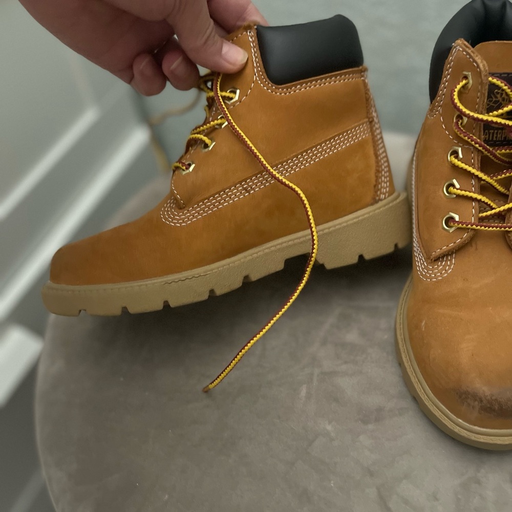 Kid boots